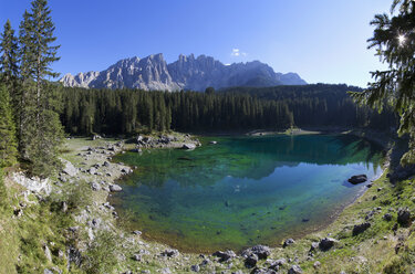 Italien, Südtirol, Welschnofen, Karersee und Latemar-Gruppe - WWF003057