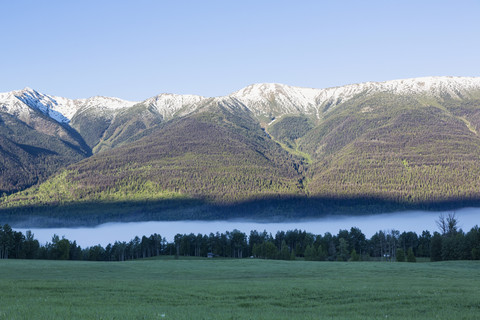 Kanada, Britisch-Kolumbien, Bergkette entlang des Yellowhead Highway, lizenzfreies Stockfoto