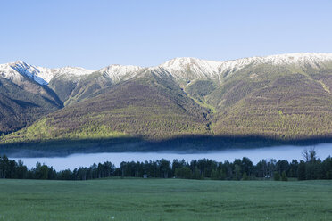 Canada, British Columbia, Mountain range along Yellowhead Highway - FOF005461