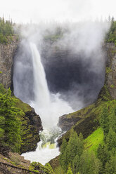 Kanada, Britisch-Kolumbien, Wells Gray Provincial Park, Helmcken Falls - FOF005474