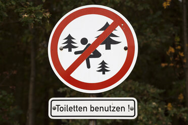 Germany, Mecklenburg-Western Pomerania, Cape Arkona, prohibition sign, use toilets - WIF000270