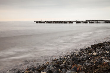 Deutschland, Mecklenburg-Vorpommern, Rügen, Dranske, Ostsee am Abend - WI000271