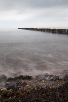 Deutschland, Mecklenburg-Vorpommern, Rügen, Dranske, Ostsee am Abend - WIF000272