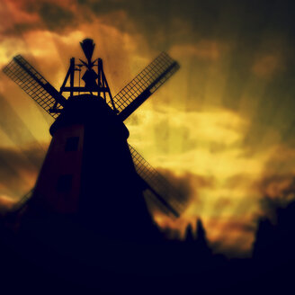 Windmühle bei Sonnenuntergang Minden-Meissen, Deutschland, Nordrhein-Westfalen, Minden - HOHF000292