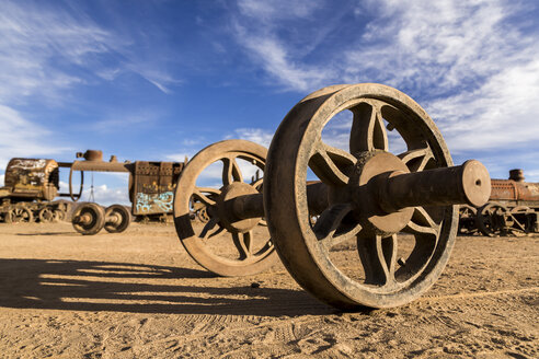 Südamerika, Bolivien, Uyuni, Eisenbahnfriedhof - STS000282