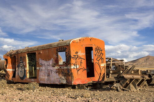 Südamerika, Bolivien, Salar de Uyuni, Zugfriedhof, Wrack eines Zugwagens - STSF000280