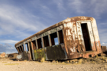 Südamerika, Bolivien, Salar de Uyuni, Zugfriedhof, Wrack eines - STSF000278