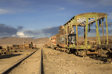 Südamerika, Bolivien, Salar de Uyuni, Zugfriedhof, Wrack eines - STSF000277