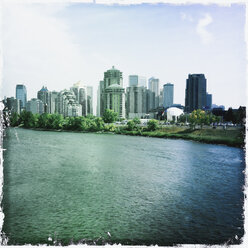 Blick auf den Bow River und das Stadtzentrum von Calgary, Kanada, Alberta, Calgary - SEF000100