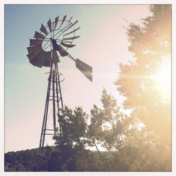 Farm windmill on a ranch in Texas, United States - ABAF001135