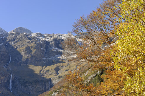 Spanien, Nationalpark Ordesa y Monte Perdido, Massiv des Monte Perdido im Herbst - LAF000488