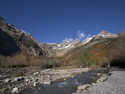 Spanien, Nationalpark Ordesa y Monte Perdido, Massiv des Monte Perdido und Rio Cinca - LAF000494