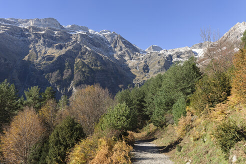 Spanien, Nationalpark Ordesa y Monte Perdido, Wanderweg in den Llanos de La Larri - LAF000500