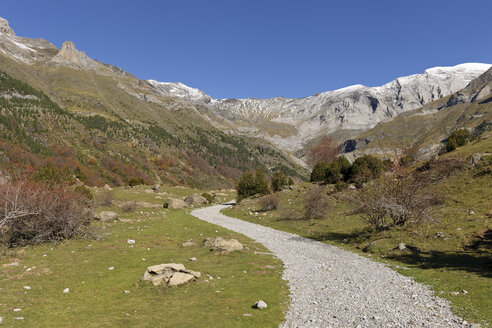 Spanien, Nationalpark Ordesa y Monte Perdido, Wanderweg in den Llanos de La Larri - LAF000501