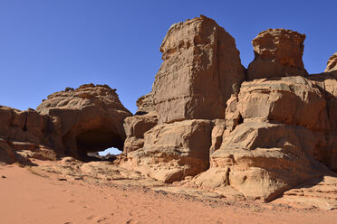 Algeria, Sahara, Tassili N'Ajjer National Park, Natural arch at Oued Bouhadian - ES000891