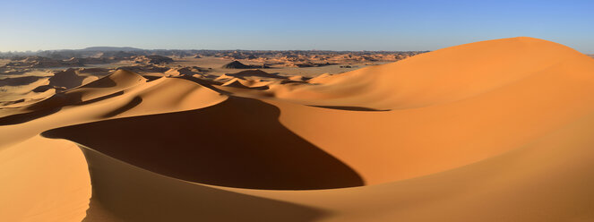 Algeria, Sahara, Tassili N'Ajjer National Park, Sand dunes of In Tehak - ES000899