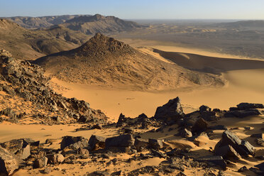 Algeria, Sahara, Tassili N'Ajjer National Park, Western escarpment of Tadrart plateau - ES000901