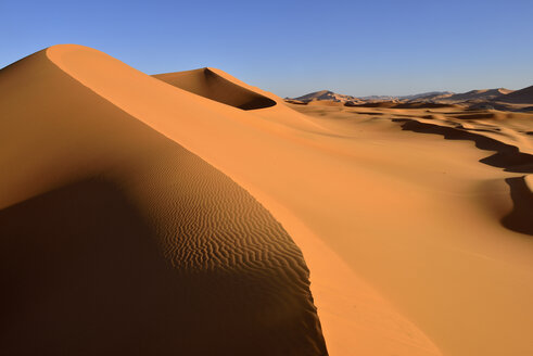 Algeria, Sahara, Tassili N'Ajjer National Park, Sand dunes of In Tehak - ES000907