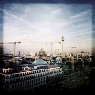 Kräne über dem Zentrum von Berlin, Baustelle des neuen Stadtschlosses, Deutschland, Berlin - ZMF000046