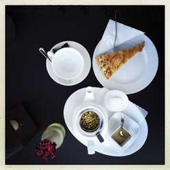 Chamomille tea, brown sugar, apple tart. Germany, Berlin - ZMF000048