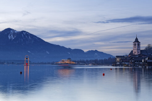 Austria, Salzburg State, Salzkammergut, St. Wolfgang at Lake Wolfgangsee. peace light, lantern - GFF000358