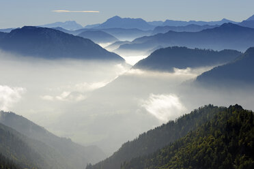 Germany, Upper Bavaria, Bavaria, Chiemgau Alps, Bergen, Rauschberg, Dachstein, Hoher Goell, Hohes Brett and Aibleck from Hochfelln - LB000477