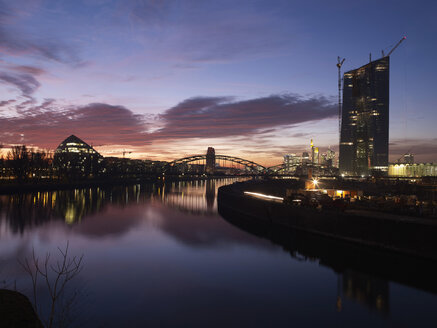 Deutschland, Hessen, Frankfurt, Skyline mit neuem EZB-Gebäude - BSCF000410