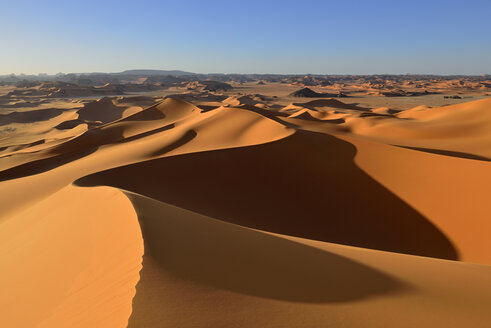 Algerien, Sahara, Tassili N'Ajjer National Park, Blick auf die Sanddünen von Tehak - ES000914