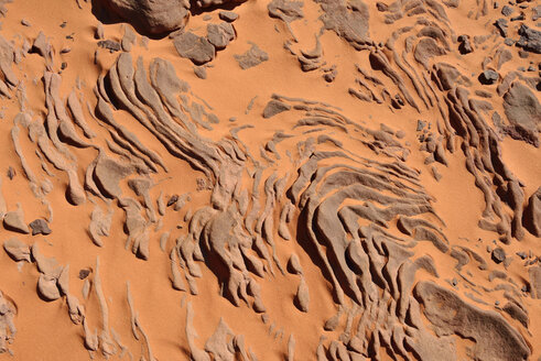 Algerien, Sahara, erodierte Schichten aus weichem Sandstein - ESF000925