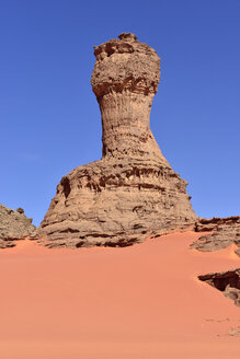 Algerien, Sahara, Tassili N'Ajjer National Park, Felsenturm genannt Weltcup - ES000917