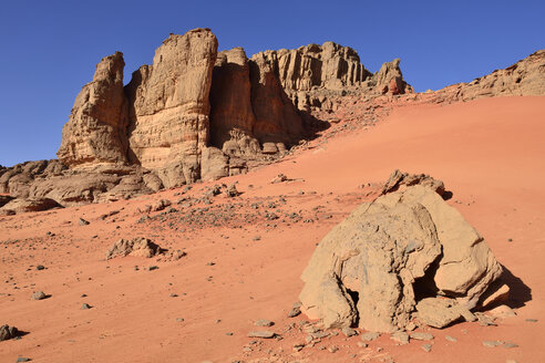 Algerien, Sahara, Tassili N'Ajjer National Park, Felsen und Dünen am Kessel - ES000916