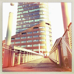 Brücke und der Turm des Hamburger Kanals, Hamburg, Deutschland - SEF000366