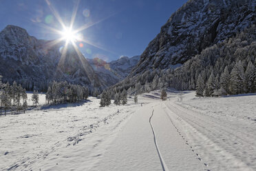 Österreich, Tirol, Eng, Großer Ahornboden, schneebedeckte Landschaft - GFF000375