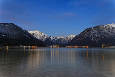 Österreich, Tirol, Eng, Achensee, Blick auf Pertisau - GFF000383