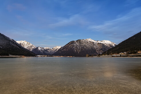 Österreich, Tirol, Eng, Achensee, Blick auf Pertisau - GFF000384