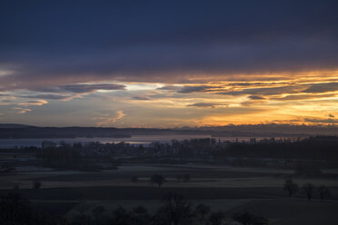 Deutschland, Baden Württemberg, Blick auf den Bodensee und die Radolfzeller Aach bei Sonnenuntergang - EL000785