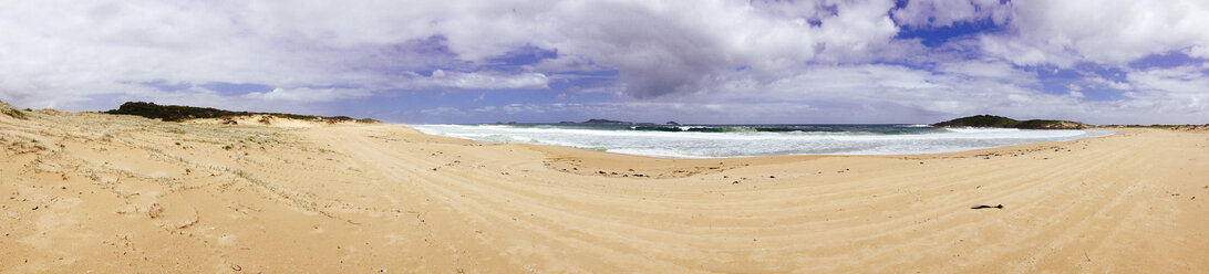 Australie, Hawks Nest, Tasmanisches Meer und Strand, Panoramablick - FBF000095