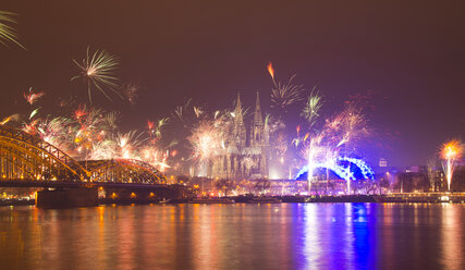 Germany, North Rhine-Westphalia, Cologne, skyline at New Year's Eve with fireworks - WGF000192