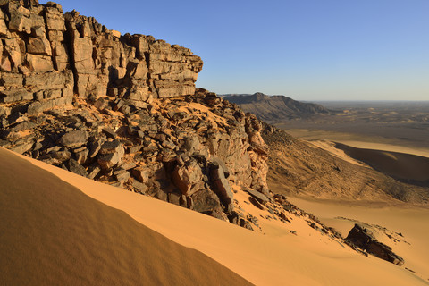 Algerien, Sahara, Nationalpark Tassili N'Ajjer, westlicher Abhang der Tadrart-Hochebene, lizenzfreies Stockfoto