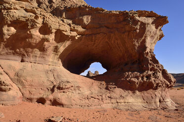 Algerien, Sahara, Nationalpark Tassili N'Ajjer, Region Tadrart, Naturbogen von Bouhadian - ES000951