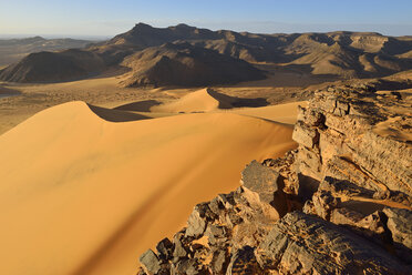 Algerien, Sahara, Nationalpark Tassili N'Ajjer, Region Tadrart, westlicher Steilhang des Tadrart-Plateaus - ES000944