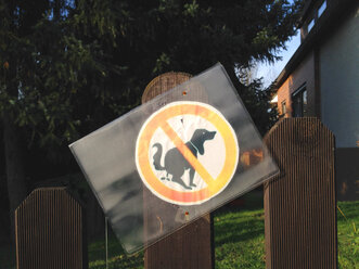 Warnschild, keine Hundetoilette, Hundekot, Problem, Nachbarschaft, Hundekot, NRW, Deutschland - ONF000327