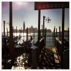 Gondeln, Pier, Venedig, Italien - GSF000634