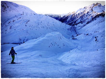 Skifahrer, Österreich, Vorarlberg, in der Nähe von St. Christoph - SRSF000464