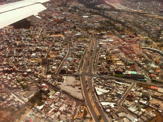 Luftaufnahme, Blick aus dem Flugzeug, Quito, Ecuador - ONF000354