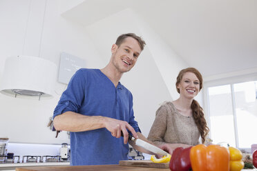 Young couple preparing food - RBF001585