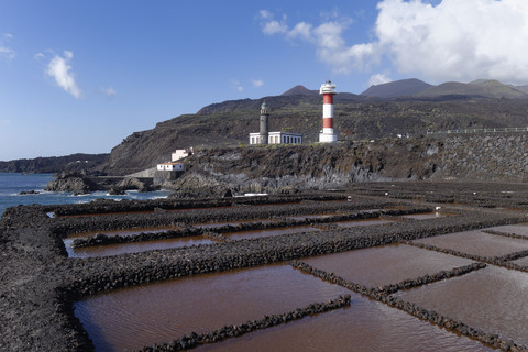 Spanien, Kanarische Inseln, La Palma, Fuencaliente, Saline, Leuchttürme und Vulkane Teneguia und San Antonio, lizenzfreies Stockfoto