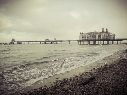 Ostsee, Mecklenburg-Vorpommern, Rügen, Deutschland, Seebrücke, Selin, Strand, Winter - MJF000500