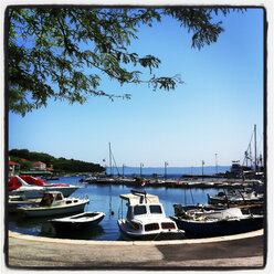 Boote im Hafen von Sumartin, Brac, Kroatien - DISF000265