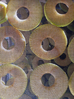 Appel rings drying on grid - JEDF000051